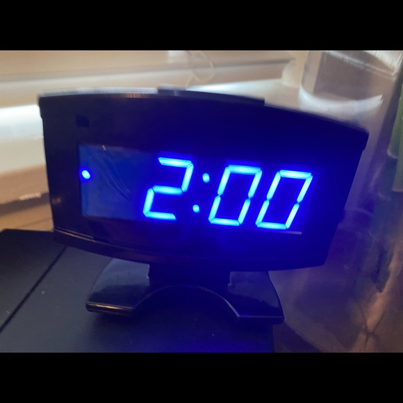 Sharp Model SPC106Digital Alarm Clock Display Blue Shape of Flatscreen TV - Picture 4 of 12